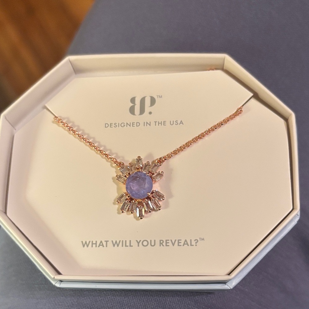 Drama on Arrival: Lavender Fluorite in rose Gold - Picture 2 of 3